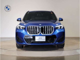 【キドニーグリル】BMWは約90年もの間、ほぼ全ての車両にひと目でBMWだと分かるこの特徴的なフロントグリルが備えられ、デザイン・アイコンとして親しまれてきました。