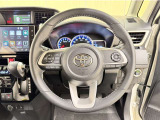 ステアリングスイッチ搭載!手を離さずに手元のスイッチでさまざまな操作が可能。運転中、視線をそらさなくても操作ができて安全です!