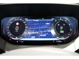 フルデジタル画面が、運転席をモダンな空間へ変貌させます。洗練されたグラフィックは美しく、直射日光下でも驚くほど鮮明です。一目で情報を把握できる、機能美を追求したメーターです!