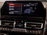 ドライバー中心に設計されたBMWのコクピットはナビゲーションシステムもドライバーーが見やすい角度に調整されております。