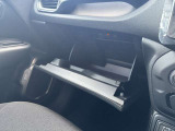 グローブボックスには、ETC車載器2.0を装備しております。