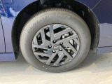 純正のアルミホイールが標準装備されています。ホイル一つで見た目がとてもスタイリッシュです。