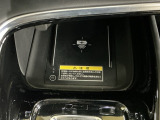 ワイヤレス充電器ついてます!スマートフォンを置くだけで充電可能。ケーブルをつなぐ煩わしさがありません。