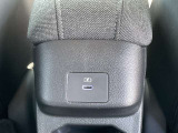 後席USB電源です。