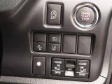 車内からもスイッチひとつで楽にドアの開閉が可能です。電動なので開閉時に力を使う必要がなく、半ドアになることもありません!