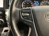 【ステアリングスイッチ付ハンドル】ナビゲーションに視線を移さず、ハンドルから手を離さず、運転に集中したまま手元でオーディオ操作できます♪