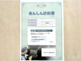 サポカーあんしん診断!トヨタ専用診断器で衝突被害軽減ブレーキなどの安全運転支援装置システムを点検しています。
