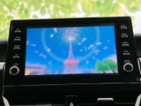 画面いっぱいに映像が表示され、停車中にテレビ番組や映像を楽しめます。大きく見やすい表示で、休憩時間などの過ごし方に便利なエンターテインメント装備です。