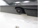 バックカメラが付いているので後方確認が非常にしやすいです。今や運転初心者も熟練者も必須装備!ついていて損はないですね♪
