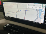道路や現在地を地図上で確認しやすく、検索欄から行き先を探す際にも便利です。周辺の道筋を把握しながら目的地を設定でき、お出かけの計画に役立ちます。