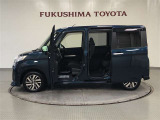 【まるごとクリーニング】シートを取り外し、車内を徹底洗浄。隅々まで丁寧に仕上げています。