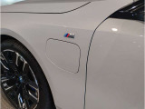 【BMWアロイホイル】軽量かつ強度に拘ったアロイホイル。走行性能ポテンシャルを引き出す設計。車の足元を引き締めてくれる大きなポイントはアロイホイルです。