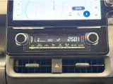 お好みの温度に設定すれば、車内の温度を検知し自動で調整してくれるオートエアコン!暑い、寒いと何度もスイッチを操作しなくても済みます☆☆