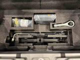 ラゲージの下にはジャッキや応急パンク修理セットが備わっています