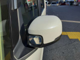 デザイン性だけでなく、ドライバーの巻き込み防止など安全運転をサポート致します!周囲からの視認性にも優れていて安心です!