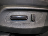 助手席にも電動シートが装備されています。