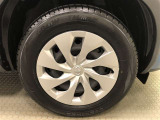 樹脂フルキャップ付き16インチスチールホイール(205/65R16)装着です。