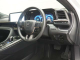 上質な革を使用することで、手にしっかり馴染みとても運転しやすいハンドルです。
