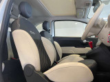 ドルチェビータの特別なシートがこの車にも装備されています。優雅なシートですねブラック&times;アイボリーのツートーンシートが上質な室内空間を演出します。