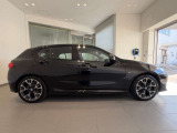 BMWでは重量配分にもこだわりがあり、FRモデルでは50:50とFFモデルでも60:40と前後の重量バランスにこだわり、軽快なハンドリングを実現しております。