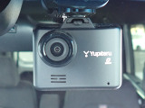◆【ドライブレコーダー】映像・音声などを記録する自動車用の装置です。もしもの事故の際の記録はもちろん、旅行の際の思い出としてドライブの映像を楽しむことができます。