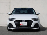 一目でAudiだと分かる特色を持つフロントマスク。