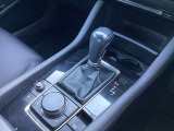 アクセルペダルを踏み込む量や速さに応じて変速パターンをし、人馬一体の運転感覚を発揮してくれる6速オートマ!