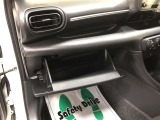 車内の整理整頓に役立つ便利な収納が車内のいたるところに設置されています。