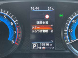 スピードメーター内にて各種設定のON・OFFができます。