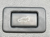 【パワーバックドア】スマートキーや運転席のボタンを押すだけでリアゲートが自動で開閉します!荷物を持っている時や、高い位置にあるバックドアを閉める際に便利な機能です♪