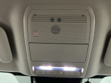 エアバッグが展開される事故や車両後方の衝突事故を検知した場合、またはSOSボタンが押された場合に緊急オペレーターに車両の位置と緊急信号を送信します!