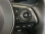 ステアリング右側には、運転支援機能を手元で操作できるスイッチ類を配置しています