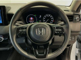 運転にかかわる様々な操作を安全に行えるように視点移動が少なく操作性に配慮されたスイッチ類が凝縮されたコクピットです。