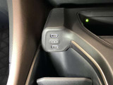 スマートフォンやお手持ちの機器のバッテリー残量が少なくなっても、運転中に充電ができるので安心ですね!