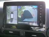 アラウンドビューモニター付きです 上から見たイメージで駐車出来ますので車庫入れの苦手な方も楽に駐車出来ます♪