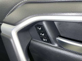 シートメモリー機能装備付きです。シートの位置をそれぞれ記憶しておく事ができるので、ご家族や、複数の方で車を乗られるオーナー様には、便利な機能です。
