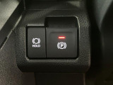 【電動パーキングブレーキ+オートブレーキホールド機能】 指先だけで簡単に操作が可能なパーキングブレーキ、スイッチを押すとブレーキペダルから足を離してもブレーキを保持できるオートブレーキホールド搭載。