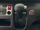 オートマチックシフトレバーは、手になじみ操作しやすい形状で安全運転にもつながります♪