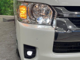 【LEDヘッドライト】悪天候や夜間走行時も良好な視界を確保し安心して運転できる高輝度LEDヘッドライトを装備!点灯速度が早く、消費電力も抑えられています。