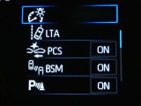 【PCS(プリクラッシュセーフティーシステム】・・・進路上の車両を前方センサーで検出し、衝突の可能性が高いと判断したときに、警報やブレーキ力制御により運転者の衝突回避操作を補助します。