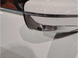 【BMWミラー】視認性の高いスタイリッシュなミラー。自動防眩機能も付いており夜間のドライビングをサポートします。