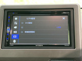 映像関連の設定項目を画面で確認できるモニターを装備しています。停車中には映像やテレビを視聴でき、休憩時間などに活用いただけます。項目が画面に整理され、確認しやすいのも魅力です。