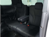 便利な5:5分割可倒式シートです。収納と乗車人数のバランスに優れています♪