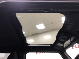 【スカイフィールトップ】頭上視界の良さが魅力です!開放感もありながら、停車位置によっては見づらい信号機などを視界に入れることができ、実用性も兼ねそろえています!