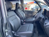 適度なホールド感と快適な座り心地の運転席シートまわり!