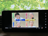 画面にテレビ番組が表示され、停車中に映像を視聴できます。待ち時間など車内で過ごすひとときに活用しやすく、映像を楽しみたい方にも便利な装備としておすすめです。