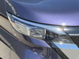 夜間走行の様々な局面に向けて、LEDヘッドランプで視認性をしっかり確保☆ハロゲンヘッドランプのおおよそ2倍の光量で、広範囲に明るくドライバーをサポートしてくれます。