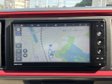 高精細な地図表示で、目的地までスムーズに案内してくれます。道に迷う心配なく、遠出も気軽に楽しめます。運転に集中できる環境です。