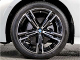 【BMWアロイホイル】軽量かつ強度に拘ったアロイホイル。走行性能ポテンシャルを引き出す設計。車の足元を引き締めてくれる大きなポイントはアロイホイルです。