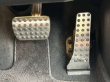 メルセデス・ベンツサーティファイド[認定中古車]は、メルセデス・ベンツ日本株式会社が認定する中古車保証制度が適用される中古車です。これは正規販売店のみの特典です。